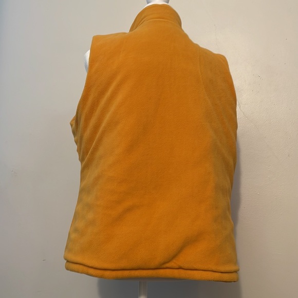 IZOD mustard, yellow, puffer vest size medium, zip front pockets (23G9C56) - Picture 11 of 14